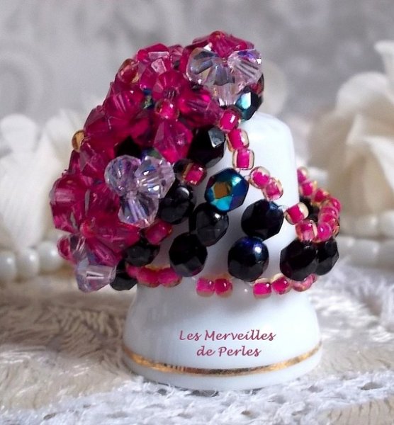 Anel de Hibiscus com facetas de cristal Swarovski e fiadeiras