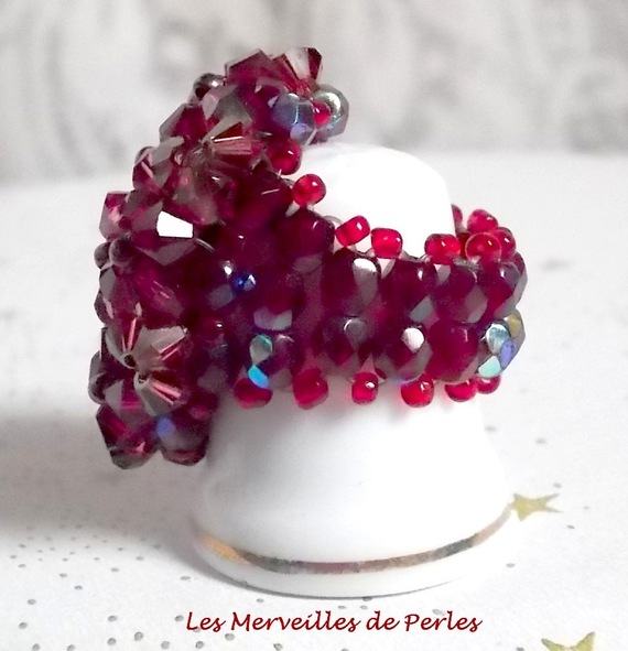 Anel Orquídea com facetas de cristais Swarovski e fiadeiras