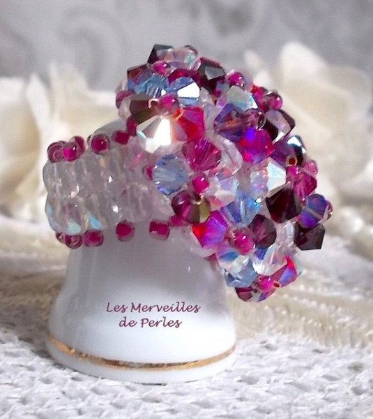 Anel de fendas rosa com facetas de cristal Swarovski e fiadeiras