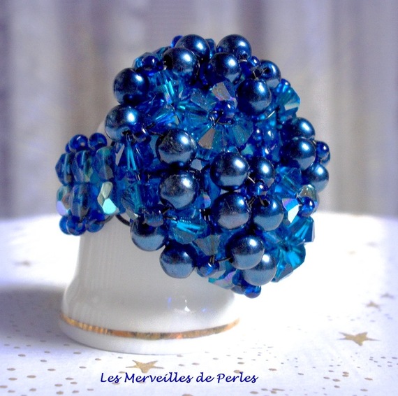 Anel Azul Nocturno com facetas de cristais Swarovski e fiadeiras