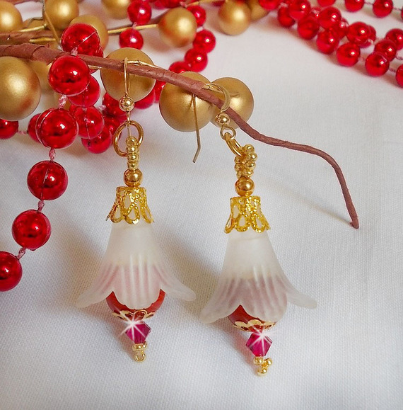 BO Secret Oriental com contas de cerâmica e flores Lucite e ganchos auriculares de 14 quilates