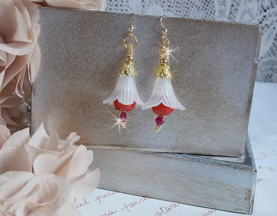 BO Secret Oriental com contas de cerâmica e flores Lucite e ganchos auriculares de 14 quilates