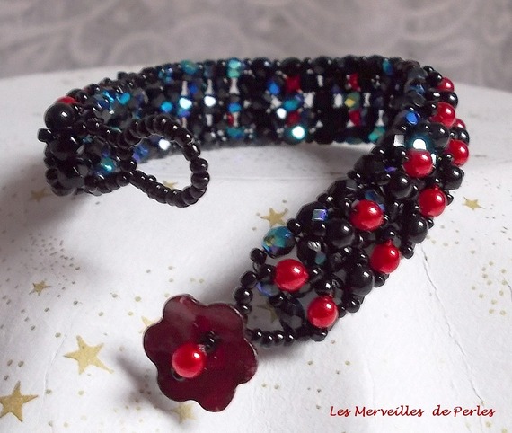 Pulseira de contas de veludo preto e vermelho com facetas e pérolas de vidro