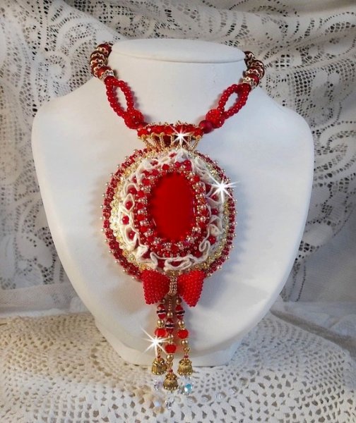 Nous Deux Haute-Couture pingente barroco bordado com pérolas semi-preciosas e cristal Swarovski 