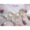 Colar Valmont bordado vitoriano com renda de marfim, pérolas de pérolas e cristais Swarovski