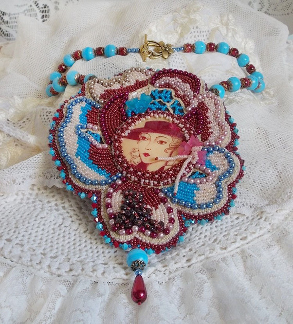 Colar Bel'Art com cabochon de resina dos anos 50, contas de sementes e pérolas de cristal Swarovski 