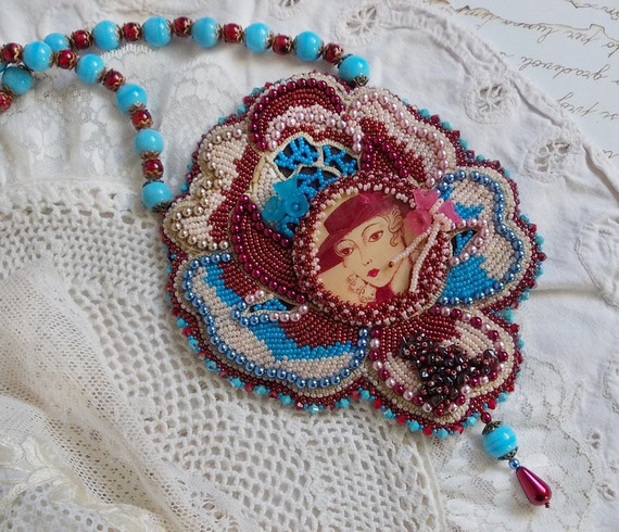 Colar Bel'Art com cabochon de resina dos anos 50, contas de sementes e pérolas de cristal Swarovski 