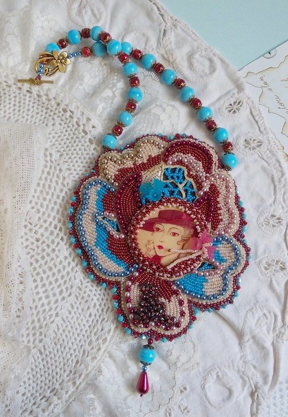 Colar Bel'Art com cabochon de resina dos anos 50, contas de sementes e pérolas de cristal Swarovski 