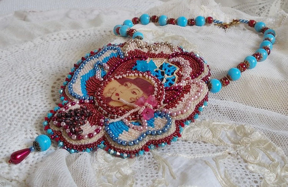 Colar Bel'Art com cabochon de resina dos anos 50, contas de sementes e pérolas de cristal Swarovski 