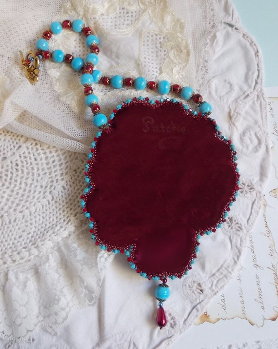 Colar Bel'Art com cabochon de resina dos anos 50, contas de sementes e pérolas de cristal Swarovski 