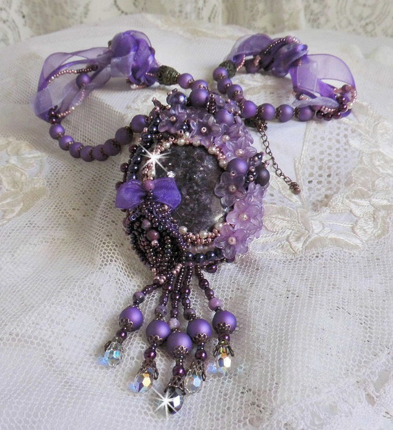 Colar Chinês Pingente de Pedra Púrpura com Pedras Sugilite