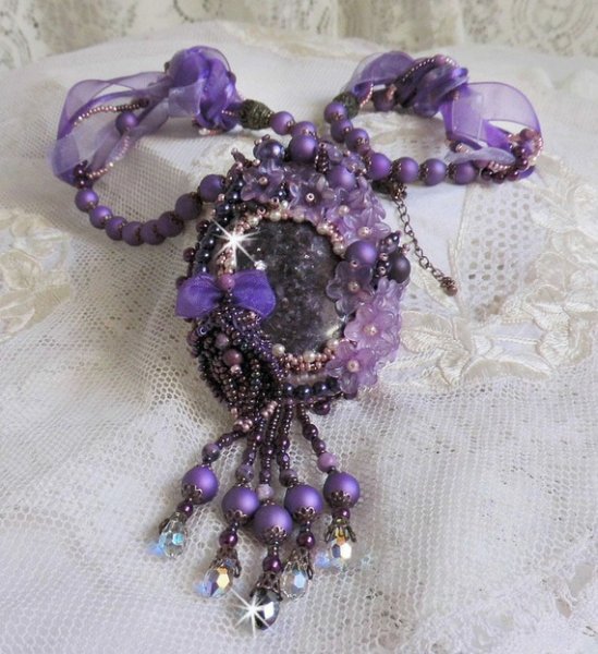 Colar Chinês Pingente de Pedra Púrpura com Pedras Sugilite