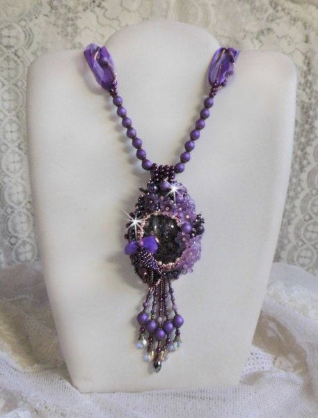Colar Chinês Pingente de Pedra Púrpura com Pedras Sugilite