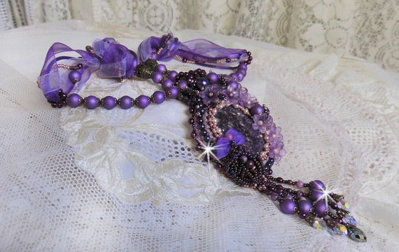 Colar Chinês Pingente de Pedra Púrpura com Pedras Sugilite