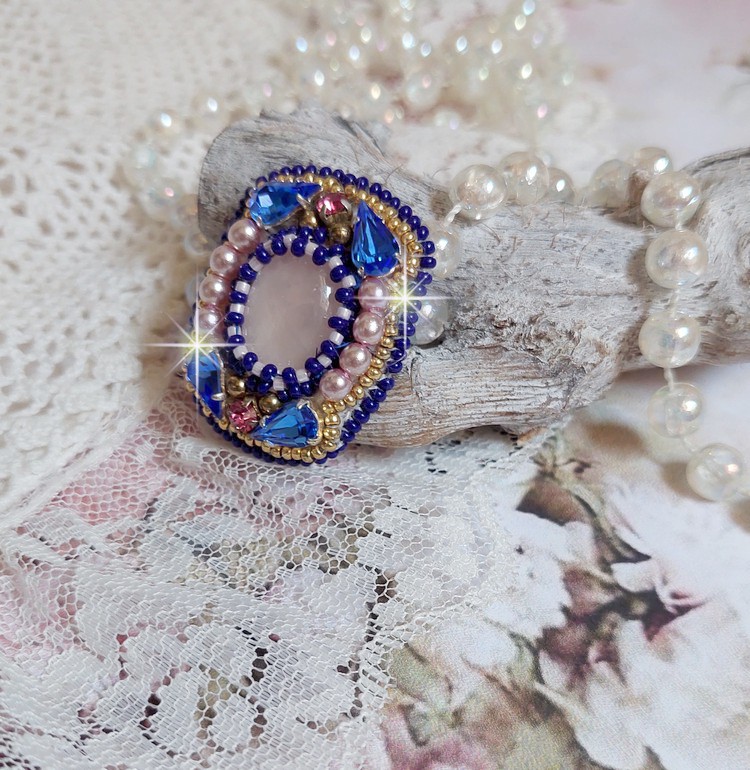 Anel de Gabrielle Amazona bordado com cristais de Quartzo e Swarovski