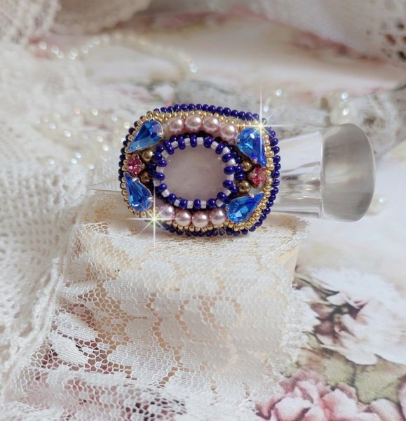 Anel de Gabrielle Amazona bordado com cristais de Quartzo e Swarovski