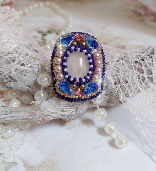 Anel de Gabrielle Amazona bordado com cristais de Quartzo e Swarovski