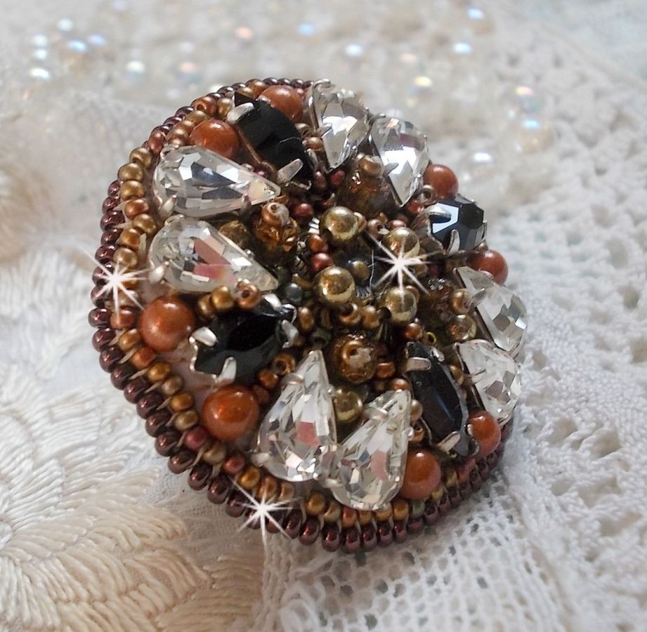 Anel Romântico Âmbar bordado com Cristal Swarovski e Preto, pérolas mágicas e pérolas de sementes