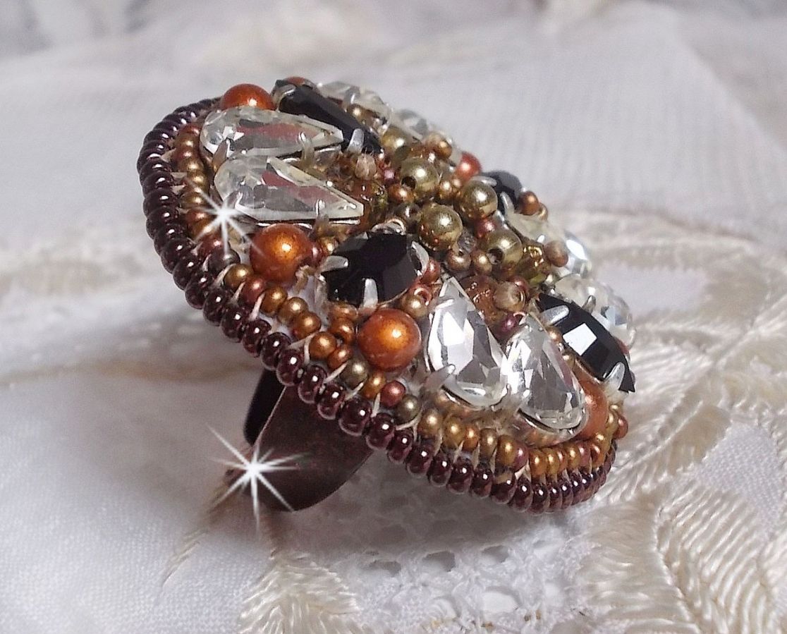 Anel Romântico Âmbar bordado com Cristal Swarovski e Preto, pérolas mágicas e pérolas de sementes