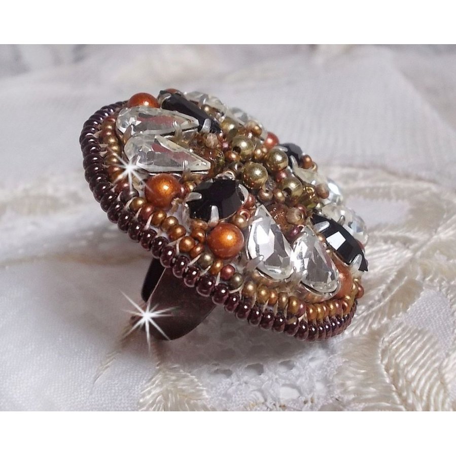 Anel Romântico Âmbar bordado com Cristal Swarovski e Preto, pérolas mágicas e pérolas de sementes
