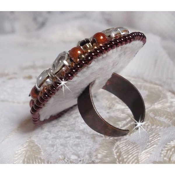 Anel Rom&acirc;ntico &Acirc;mbar bordado com Cristal Swarovski e Preto, p&eacute;rolas m&aacute;gicas e p&eacute;rolas de sementes