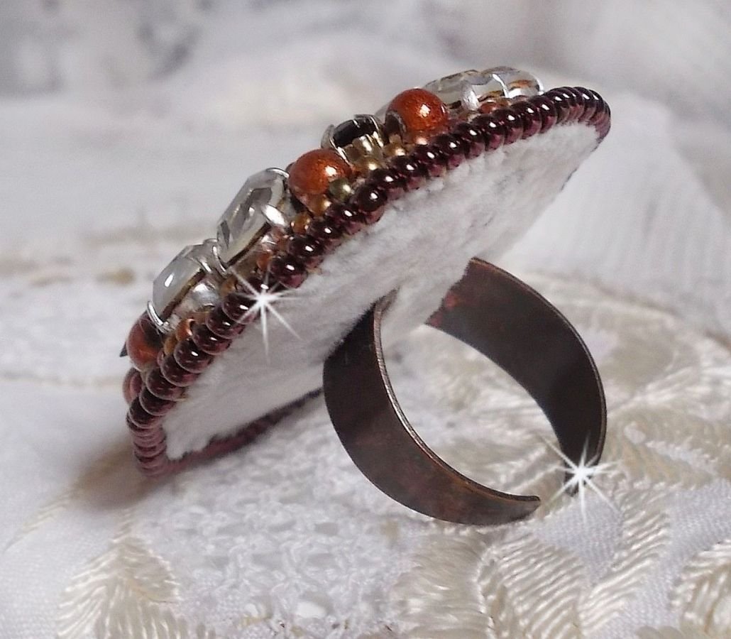 Anel Romântico Âmbar bordado com Cristal Swarovski e Preto, pérolas mágicas e pérolas de sementes