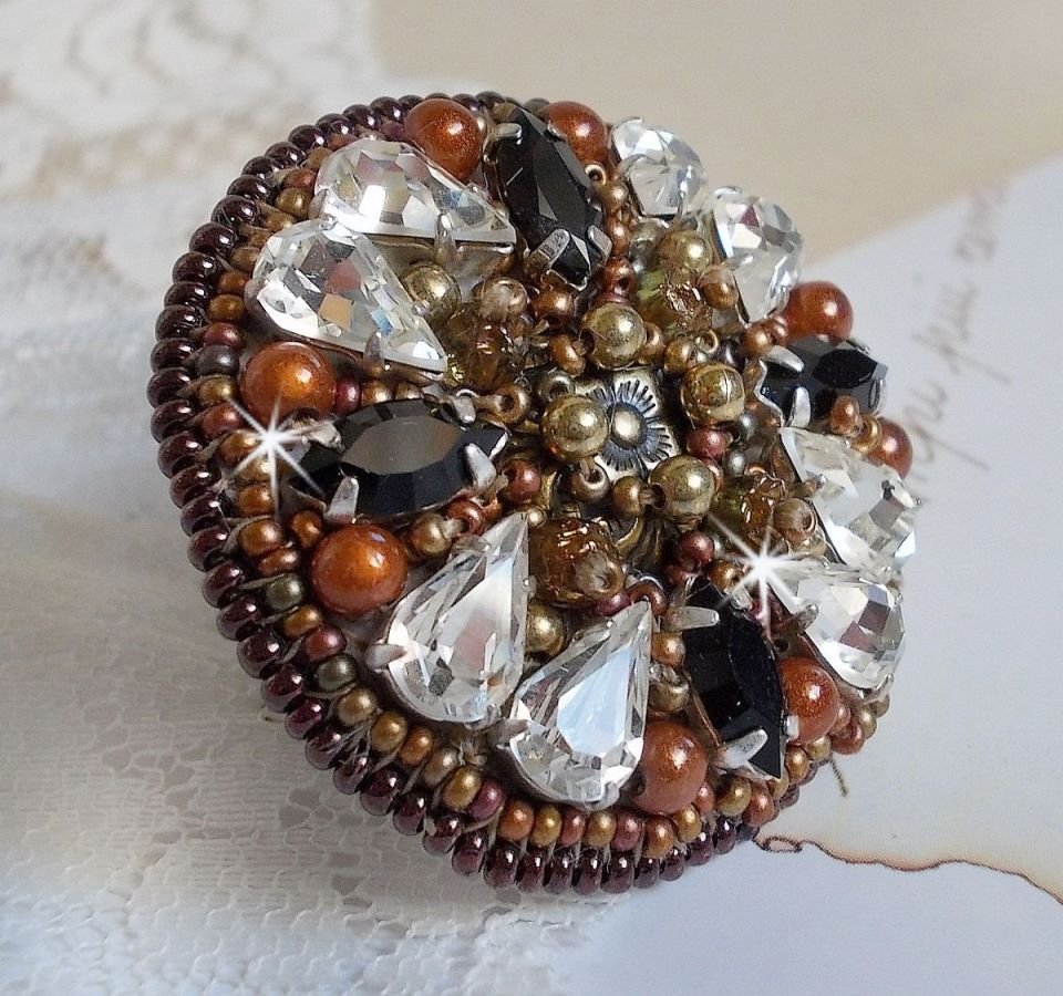 Anel Romântico Âmbar bordado com Cristal Swarovski e Preto, pérolas mágicas e pérolas de sementes