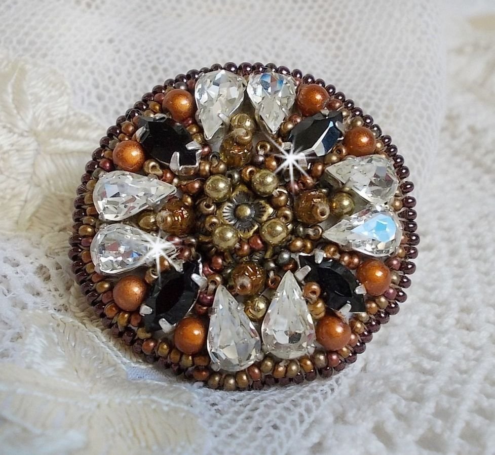 Anel Romântico Âmbar bordado com Cristal Swarovski e Preto, pérolas mágicas e pérolas de sementes