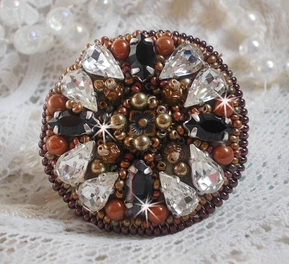 Anel Romântico Âmbar bordado com Cristal Swarovski e Preto, pérolas mágicas e pérolas de sementes