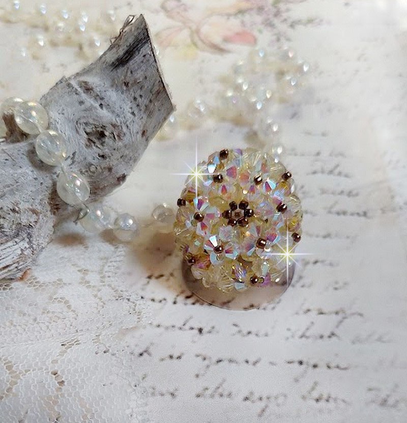 Anel Aurora com facetas e topos giratórios em cristal Swarovski