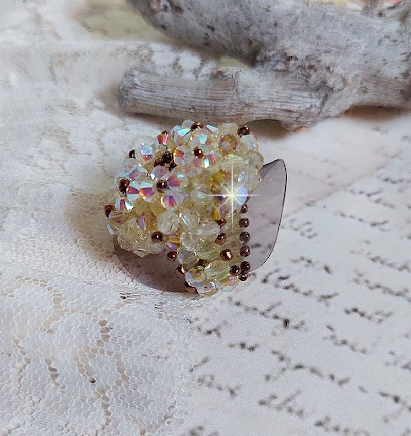 Anel Aurora com facetas e topos giratórios em cristal Swarovski