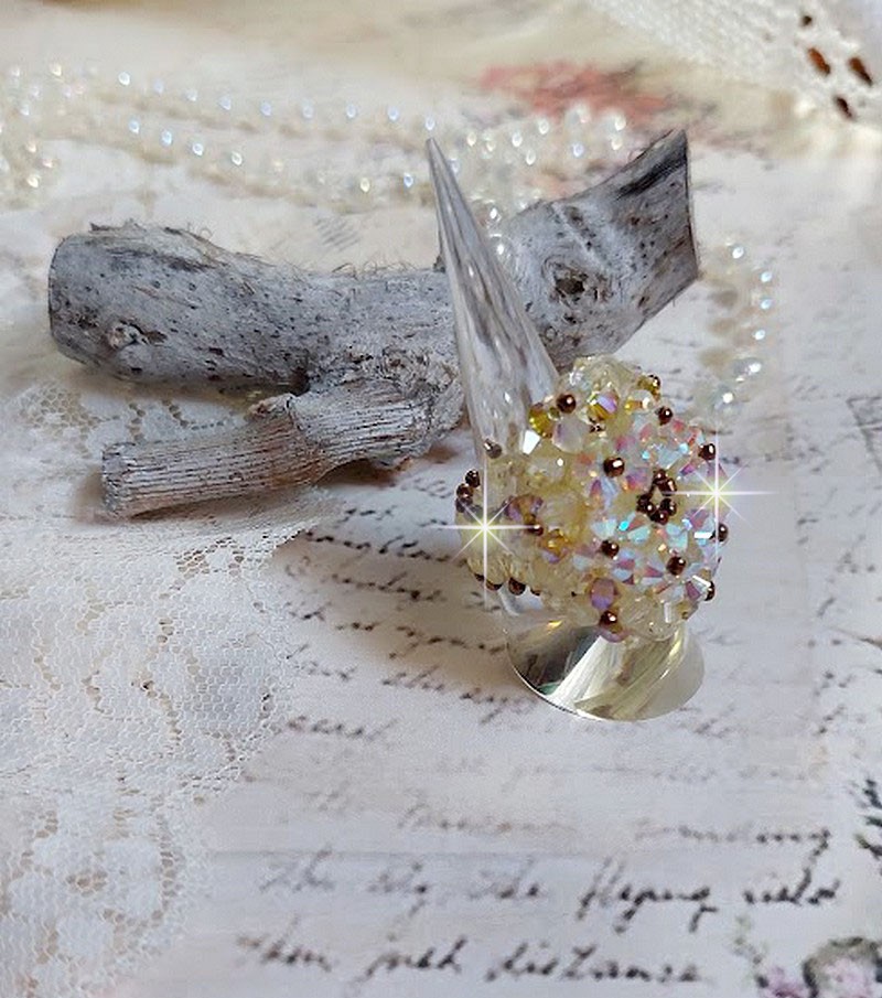 Anel Aurora com facetas e topos giratórios em cristal Swarovski