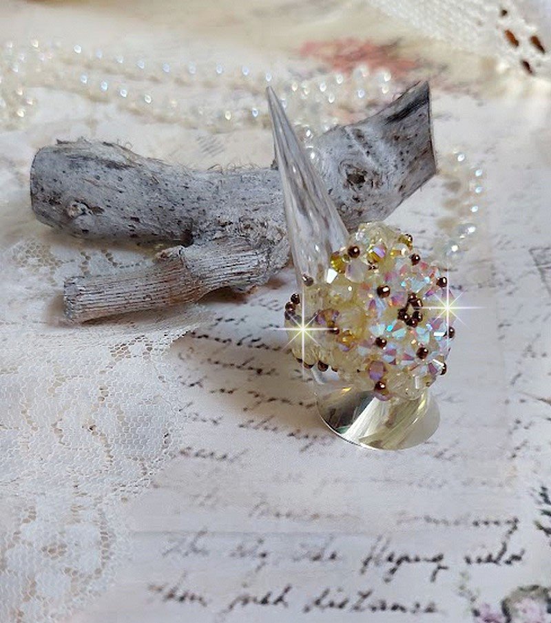 Anel Aurora com facetas e topos giratórios em cristal Swarovski