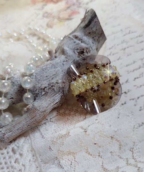 Anel Aurora com facetas e topos girat&oacute;rios em cristal Swarovski