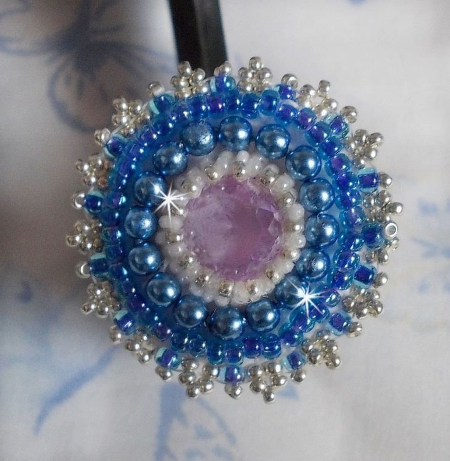 Anel Azur bordado com cristais e pérolas Swarovski