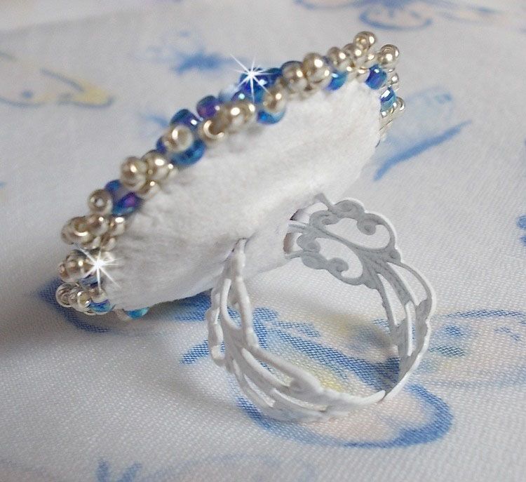 Anel Azur bordado com cristais e pérolas Swarovski