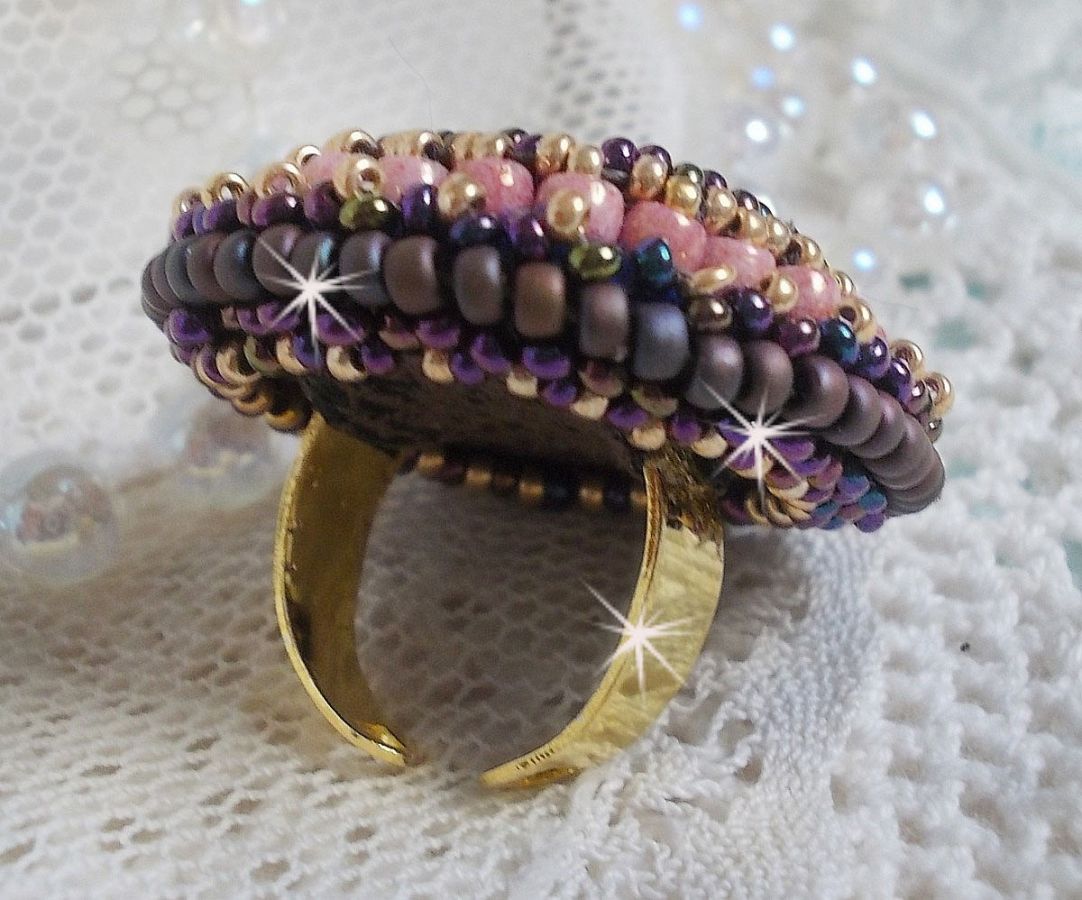 Bonjour Paris anel bordado com um cabochon de resina marmoreada e contas de sementes Miyuki