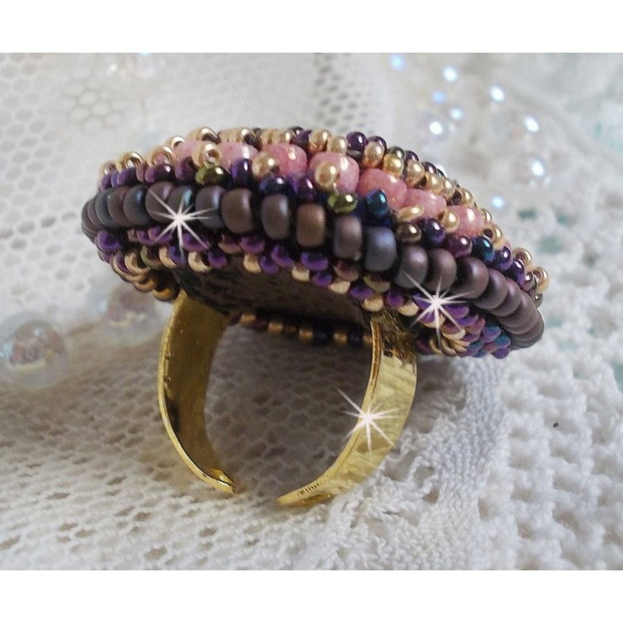 Bonjour Paris anel bordado com um cabochon de resina marmoreada e contas de sementes Miyuki