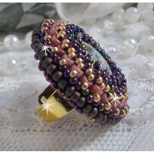 Bonjour Paris anel bordado com um cabochon de resina marmoreada e contas de sementes Miyuki