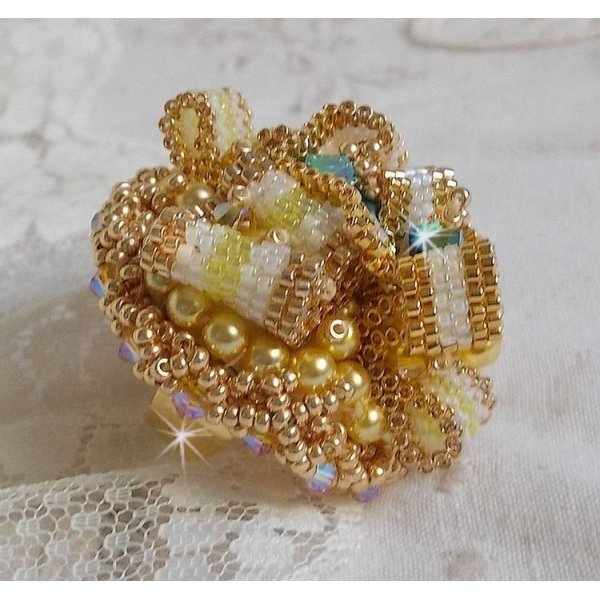 Anel Haute-Couture Gold Girassol bordado com contas de sementes douradas de 24 quilates e cristais Swarovski 