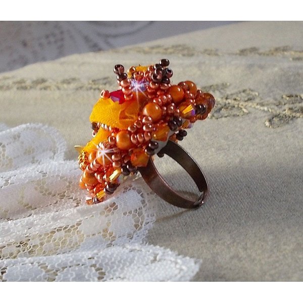 Les Rêves d'Acapulco anel bordado com cristais Swarovski, missangas de sementes Miyuki, vidro e pérolas em estilo Chic Boho Ethnic
