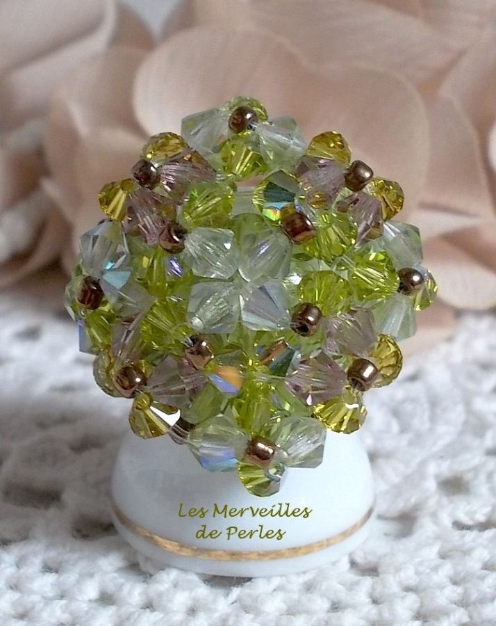 Anel de cristal Swarovski com facetas e pião