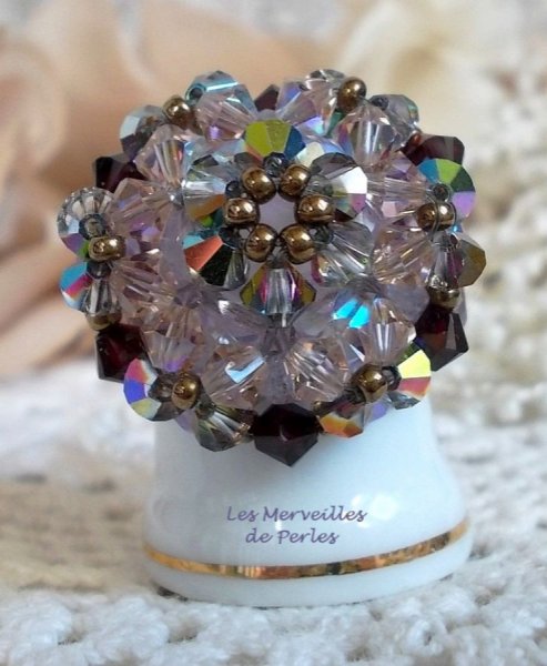 Anel Charmeuse com facetas de cristal Swarovski e fiadeiras