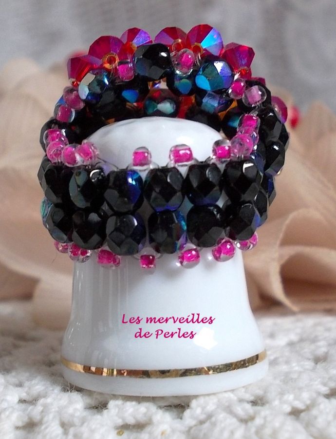 Anel désireless com facetas de cristais Swarovski e fiadeiras