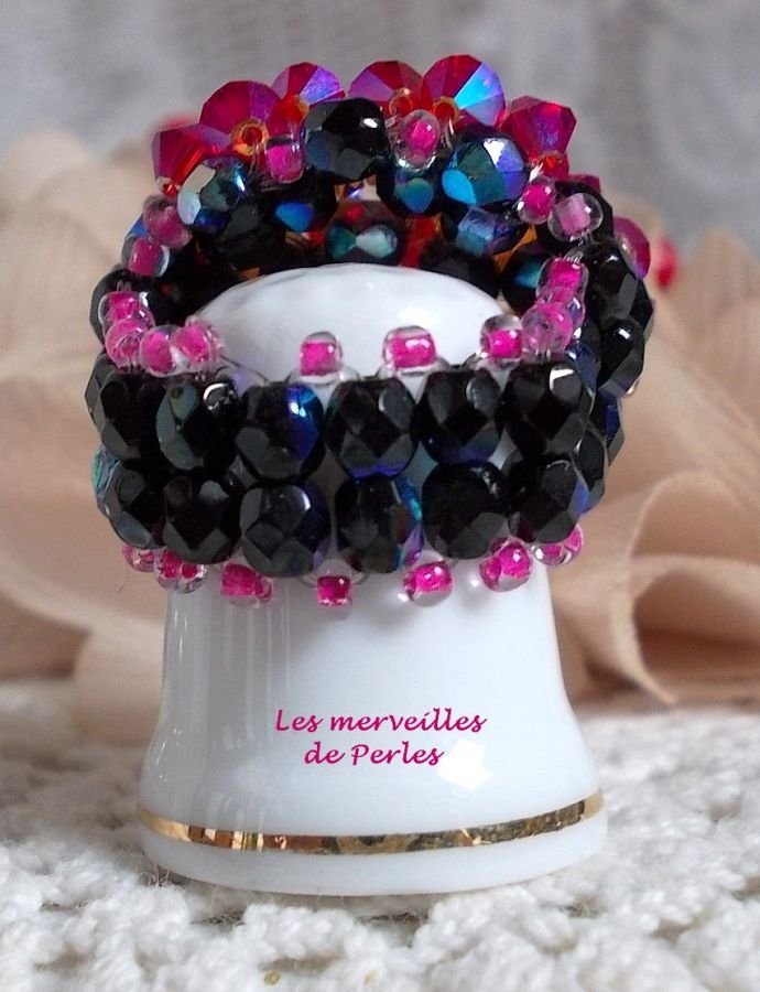 Anel désireless com facetas de cristais Swarovski e fiadeiras