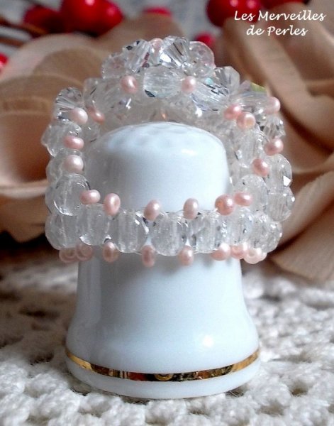 Anel Eclat com facetas e pi&atilde;o em cristal Swarovski