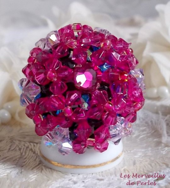 Anel de Hibiscus com facetas de cristal Swarovski e fiadeiras