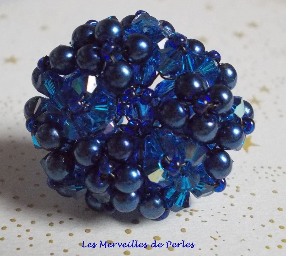 Anel Azul Nocturno com facetas de cristais Swarovski e fiadeiras