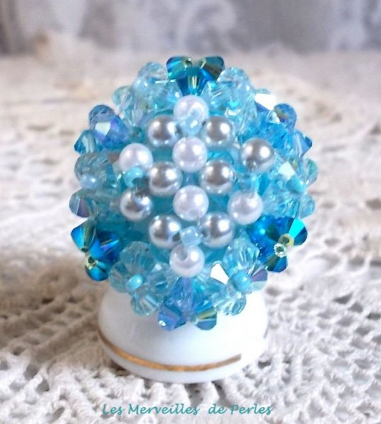 Anel celestial com facetas, p&eacute;rolas e giros de cristal