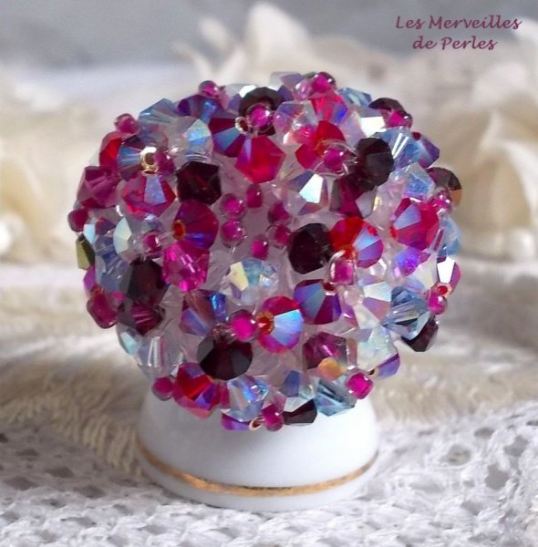 Anel de fendas rosa com facetas de cristal Swarovski e fiadeiras